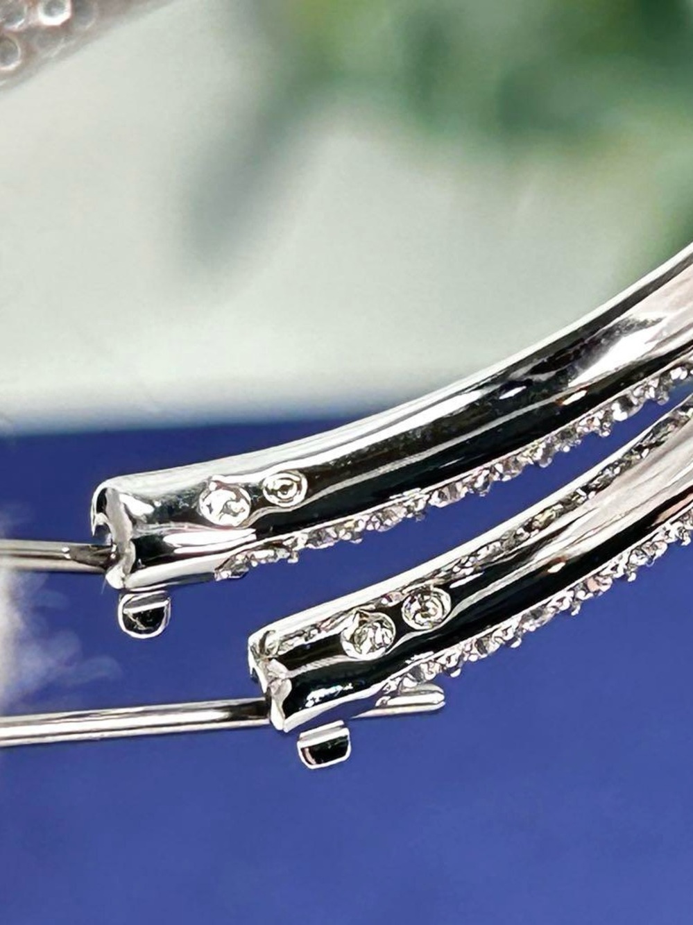 Authentic Swarovski Dextera hoop earrings Pavé, White, 5389432. BRAND NEW. - Picture 14 of 16